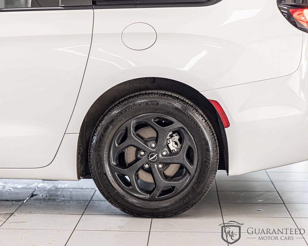 Used 2022 Chrysler Pacifica Touring-L w/ S Appearance Package FWD image 8
