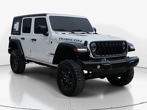 Used 2024 Jeep Wrangler Unlimited image 2