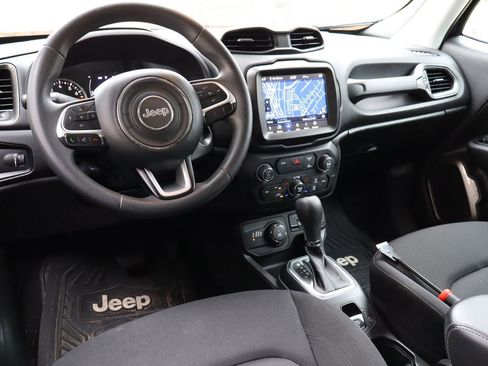 Used 2023 Jeep Renegade Latitude AWD/4WD image 4