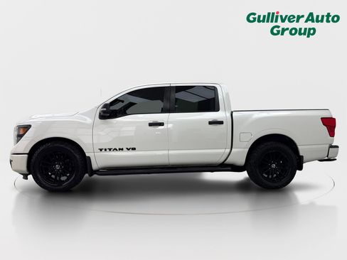 Used 2018 Nissan Titan SV w/ SV Convenience Package RWD image 3
