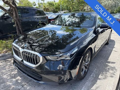 Used 2026 BMW 530i w/ Premium Package RWD image 5