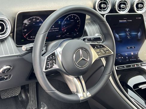 Used 2025 Mercedes-Benz GLC 300 4MATIC image 21