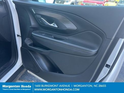 Used 2024 GMC Terrain SLE AWD/4WD image 32