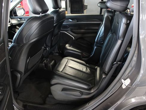 Used 2022 Jeep Grand Cherokee L Limited AWD/4WD image 10