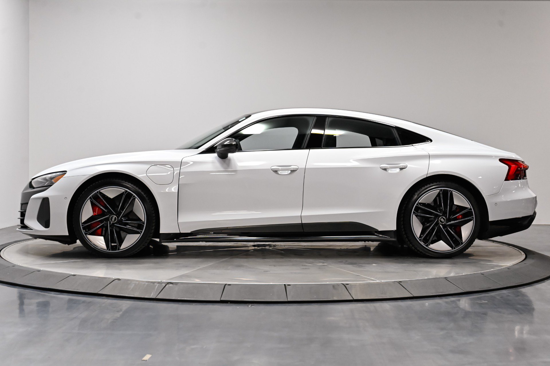 Used 2022 Audi RS e-tron GT w/ Year 1 Package AWD/4WD image 17