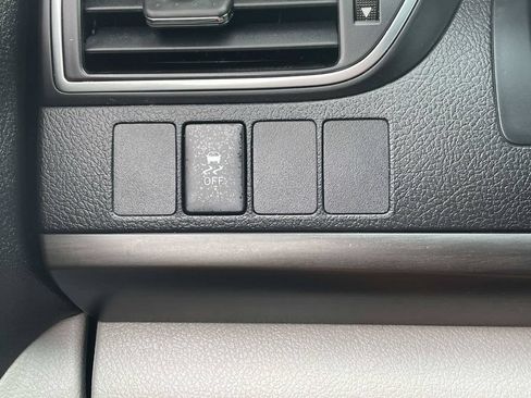 Used 2017 Toyota Camry XLE FWD image 23