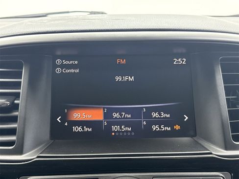 Used 2020 Nissan Pathfinder SV image 22