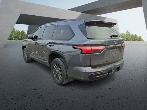 Used 2023 Toyota Sequoia Platinum image 3