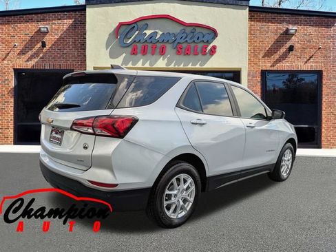 Used 2022 Chevrolet Equinox LS AWD/4WD image 4