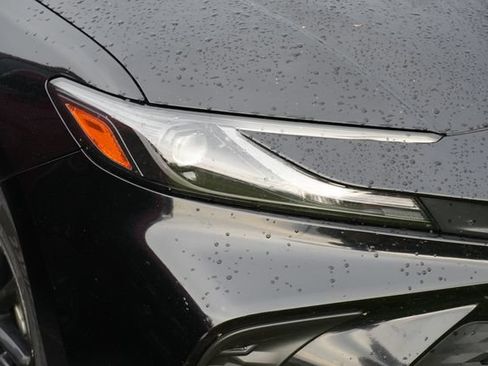 Used 2025 Toyota Camry SE FWD image 2