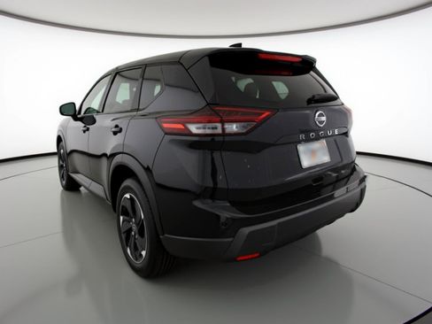 Used 2025 Nissan Rogue SV image 6