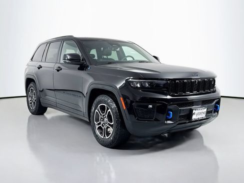 Used 2022 Jeep Grand Cherokee Trailhawk w/ Advanced Protech Group II AWD/4WD image 4