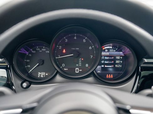 Certified 2025 Porsche Macan image 15