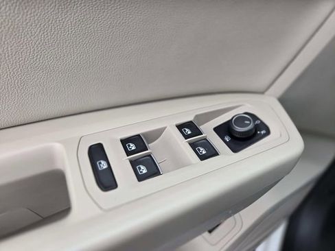 Used 2019 Volkswagen Atlas SE w/ Panoramic Sunroof Package image 35