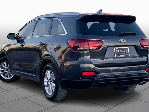 Used 2019 Kia Sorento LX w/ LX Convenience Package image 11