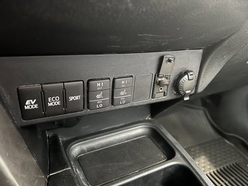 Used 2016 Toyota RAV4 Limited w/ Advanced Technology Package image 20