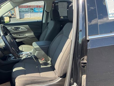Used 2021 Chevrolet Traverse LT FWD image 9
