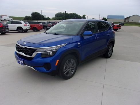Used 2021 Kia Seltos LX AWD/4WD image 6