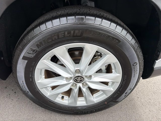 Certified 2026 Toyota Corolla Cross LE FWD image 31