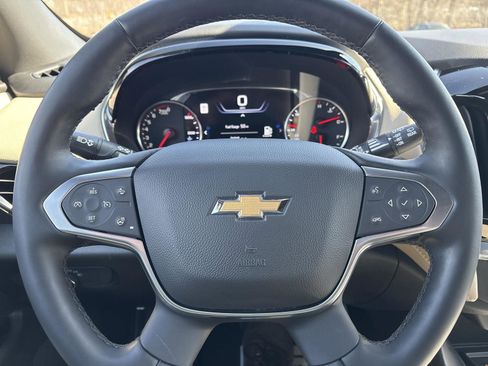 Used 2023 Chevrolet Traverse Premier image 38