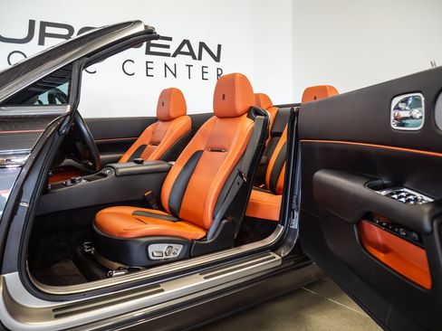 Used 2018 Rolls-Royce Dawn RWD image 36