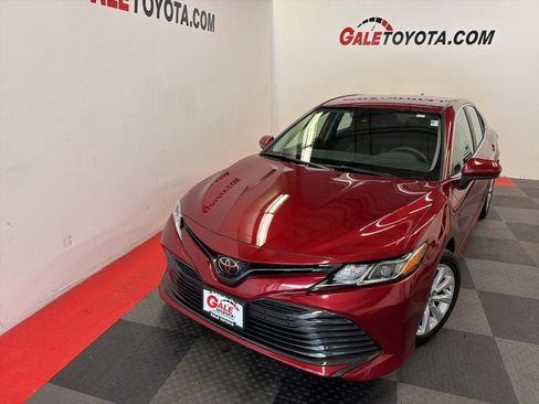 Used 2019 Toyota Camry LE w/ Carpet Mat Package FWD image 3