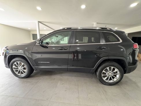 Used 2019 Jeep Cherokee Latitude Plus w/ Cold Weather Group AWD/4WD image 5