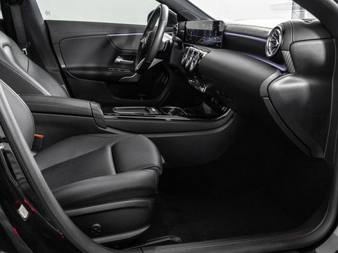Used 2025 Mercedes-Benz CLA 250 4MATIC image 40
