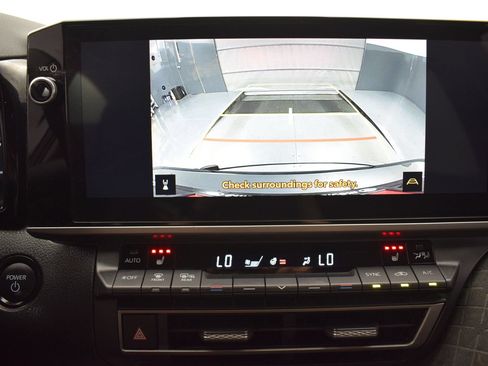 Used 2026 Toyota Camry XLE FWD image 16