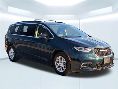 Used 2022 Chrysler Pacifica Touring-L image 8