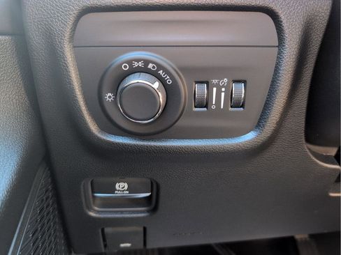 New 2025 Jeep Grand Cherokee L Altitude image 15