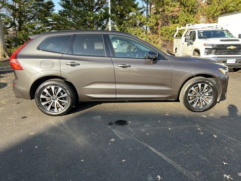 Used 2025 Volvo XC60 B5 Plus w/ Climate Package image 11