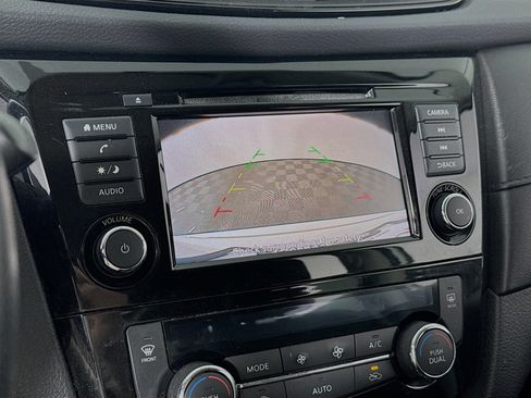 Used 2018 Nissan Rogue SV AWD/4WD image 15