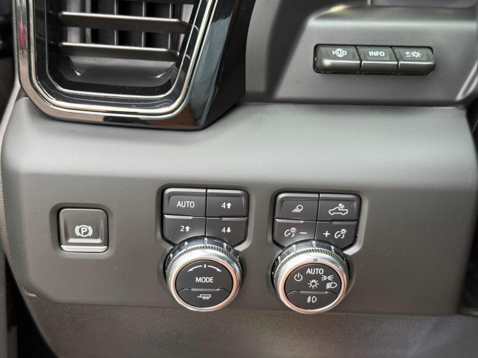 Used 2024 GMC Sierra 2500 AT4 w/ AT4 Premium Plus Package AWD/4WD image 36