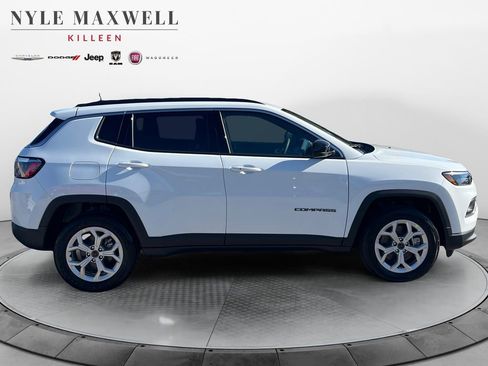 New 2026 Jeep Compass Latitude image 17