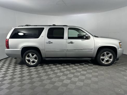 Used 2010 Chevrolet Suburban LTZ image 9