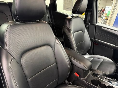 Certified 2025 Ford Escape Platinum AWD/4WD image 9