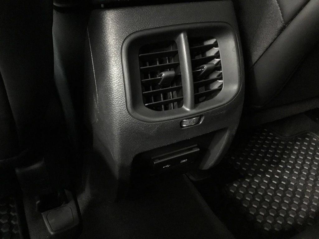 Used 2019 Jeep Cherokee Latitude Plus w/ Cold Weather Group AWD/4WD image 35