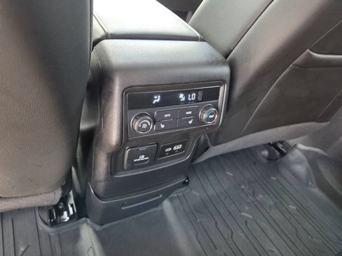 Used 2023 GMC Acadia SLT w/ Elevation Edition FWD image 8