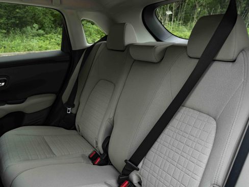 Used 2025 Honda HR-V LX image 17