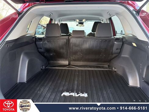 Used 2022 Toyota RAV4 LE image 19