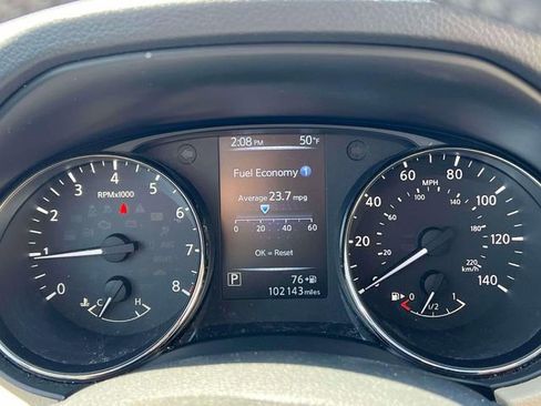 Used 2017 Nissan Rogue SV w/ SV Premium Package image 24