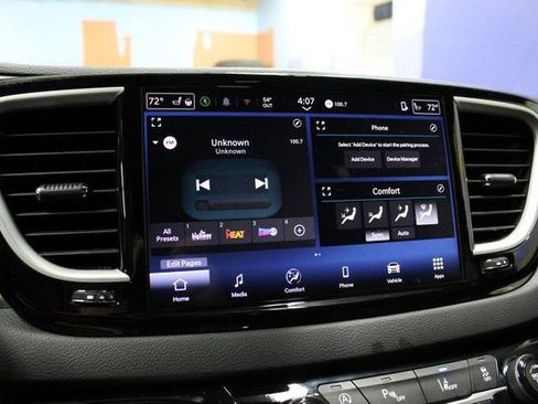 Used 2025 Chrysler Pacifica Select FWD image 26