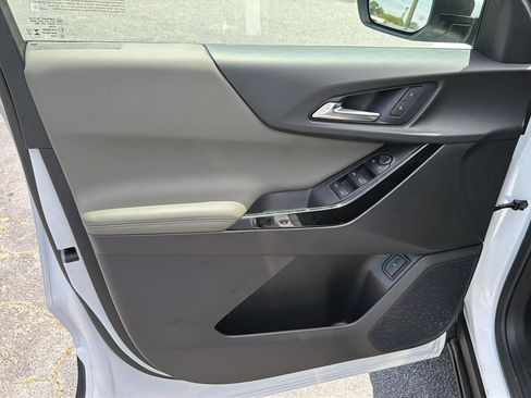 Certified 2025 Chevrolet Equinox LT w/ Convenience Package II FWD image 16