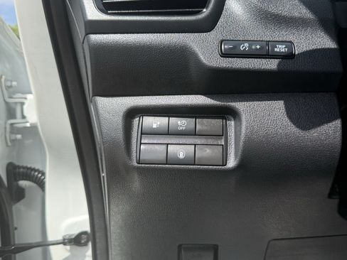Used 2025 Nissan Leaf S FWD image 17