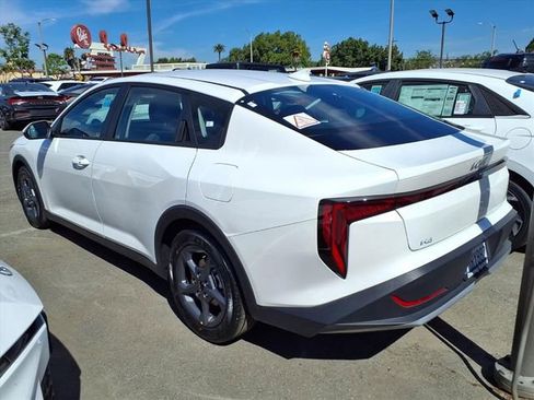 Used 2025 Kia K4 LXS image 5