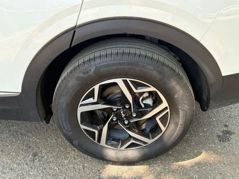 Used 2025 Kia Sportage LX image 28