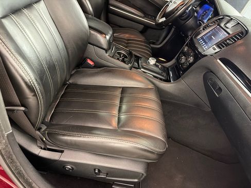 Used 2019 Chrysler 300 S RWD image 16