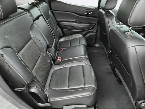 Used 2023 GMC Acadia SLT AWD/4WD image 30