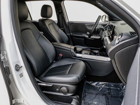 Used 2022 Mercedes-Benz GLB 250 w/ Premium Package Lite image 35